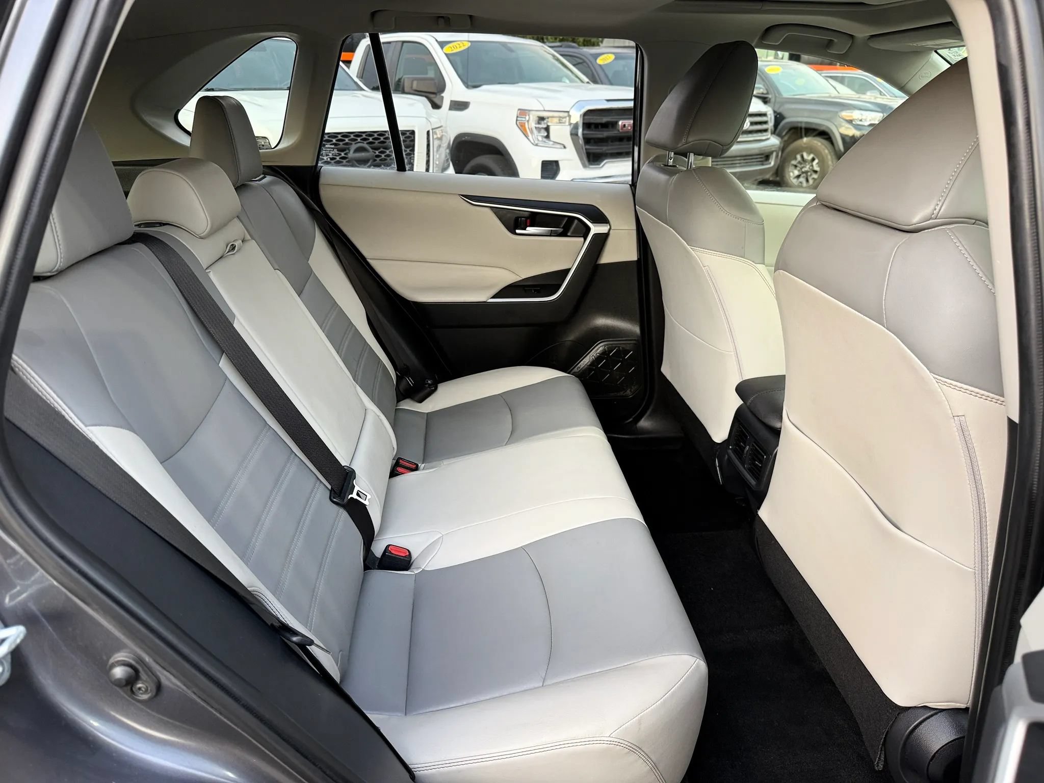 Used 2020 Toyota RAV4 XLE Premium AWD/4WD image 19