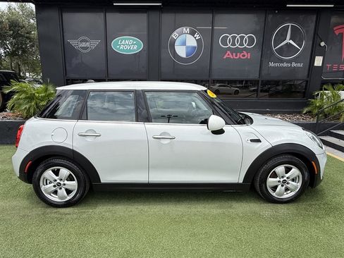 Used 2018 MINI Cooper 4-Door Hardtop FWD image 8