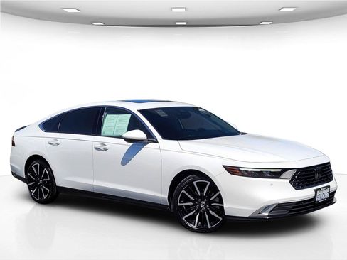 Used 2025 Honda Accord Touring image 2
