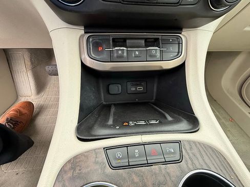 Used 2021 GMC Acadia Denali w/ Denali Ultimate Package image 32