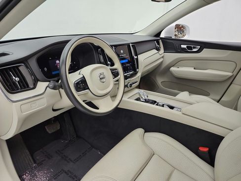 Used 2023 Volvo XC60 B5 Ultimate w/ Climate Package FWD image 12