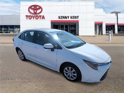 Used 2025 Toyota Corolla LE FWD image 1