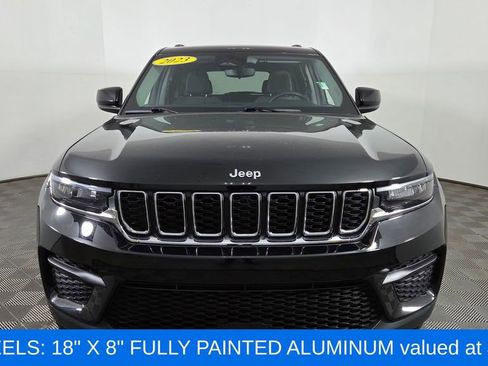 Used 2023 Jeep Grand Cherokee Laredo image 2
