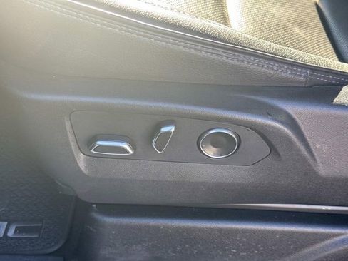 Certified 2025 GMC Yukon Denali image 29