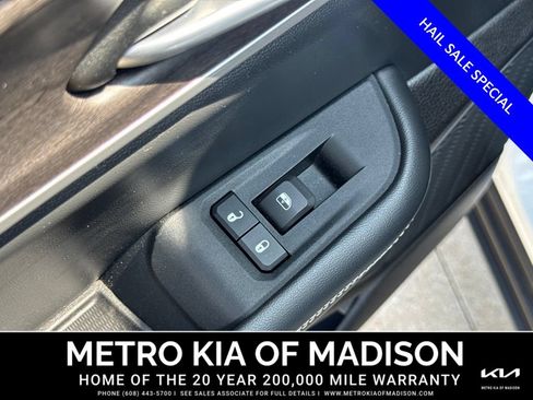 Used 2022 Jeep Grand Cherokee L Limited w/ Black Appearance Package AWD/4WD image 32