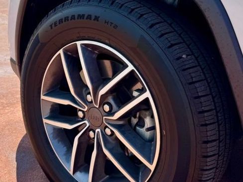 Used 2022 Jeep Grand Cherokee Limited RWD image 18