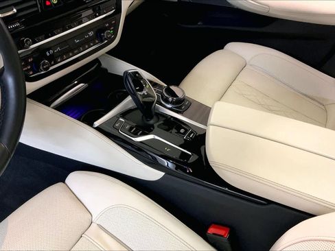 Used 2022 BMW 540i xDrive w/ Executive Package image 16