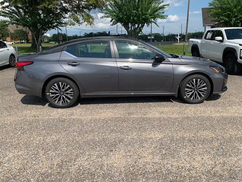 New 2026 Nissan Altima 2.5 SV FWD image 2
