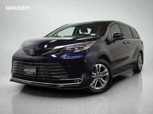 Used 2023 Toyota Sienna Platinum image 1