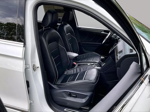 Used 2022 Volkswagen Tiguan SEL R-Line AWD/4WD image 8