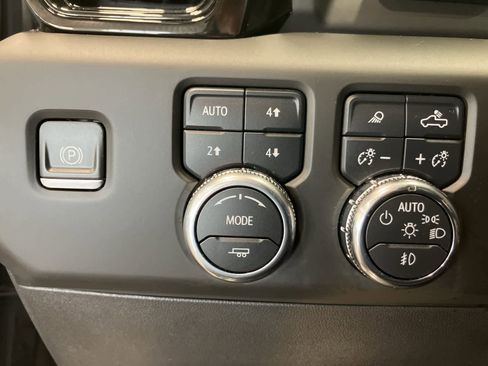 Used 2024 GMC Sierra 1500 AT4 w/ Technology Package AWD/4WD image 18