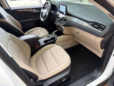 Used 2022 Ford Escape Titanium image 30