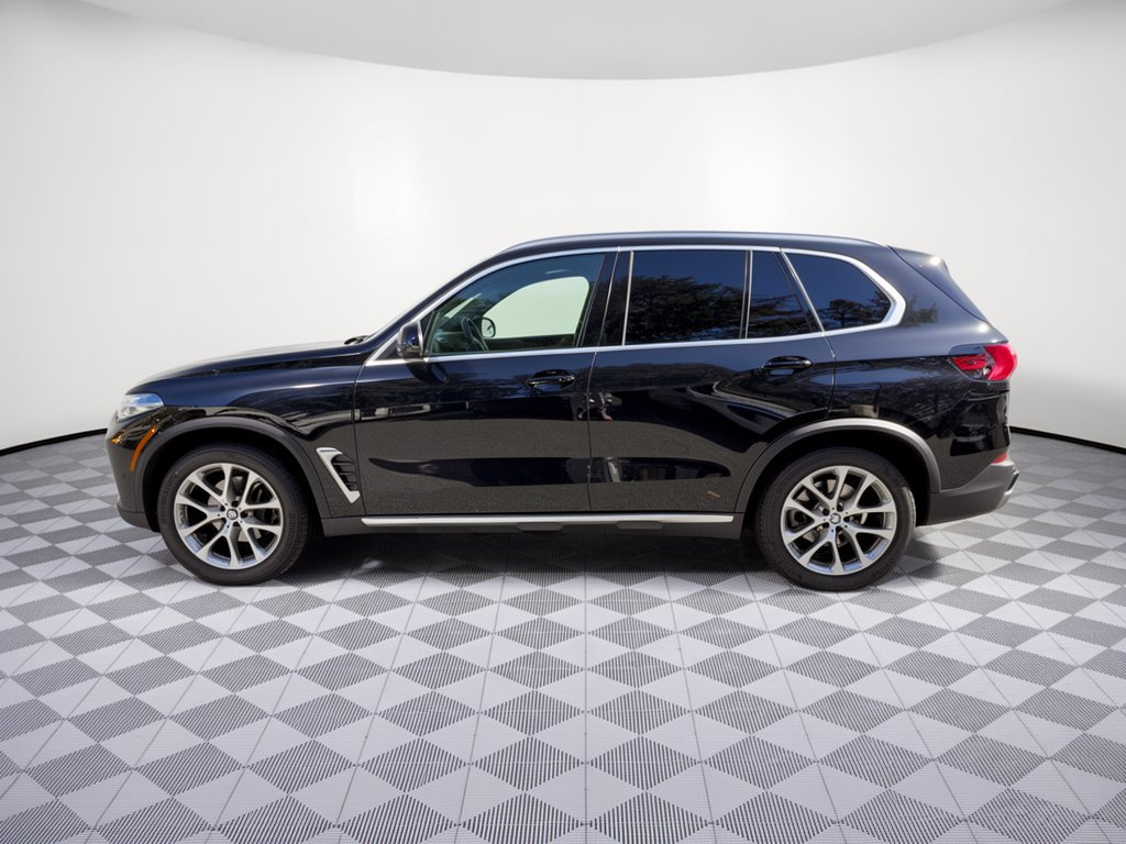Used 2024 BMW X5 xDrive40i w/ Parking Assistance Package AWD/4WD image 2