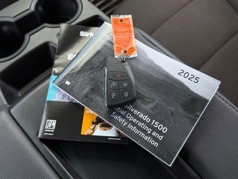 Used 2025 Chevrolet Silverado 1500 LT image 5