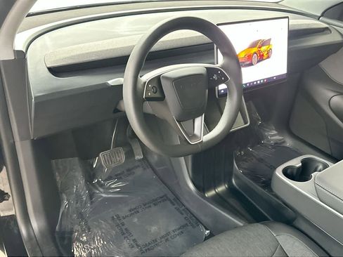Used 2026 Tesla Model Y 2WD image 13