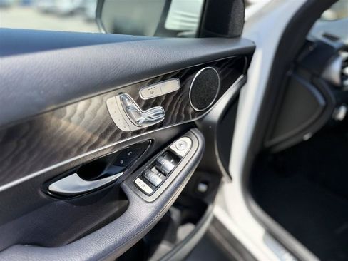 Used 2018 Mercedes-Benz GLC 300 4MATIC image 15