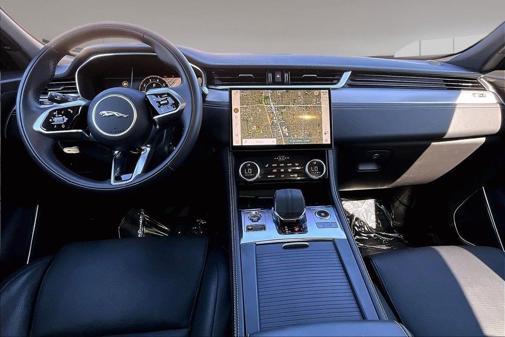 Used 2024 Jaguar F-PACE R-Dynamic S AWD/4WD image 7