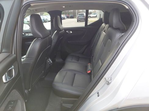 Used 2024 Volvo XC40 B5 Plus image 10