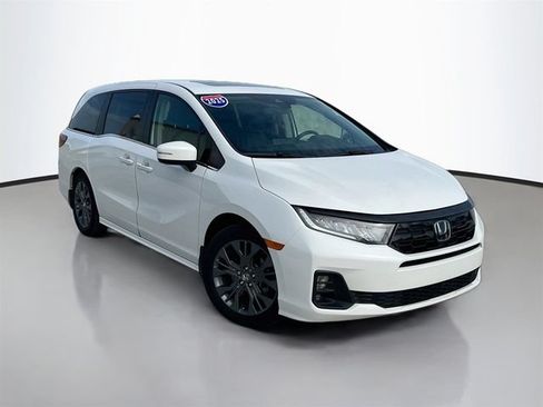 Used 2025 Honda Odyssey Touring image 2