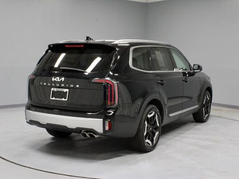 Used 2024 Kia Telluride EX w/ EX Captain's Chair Package FWD image 11