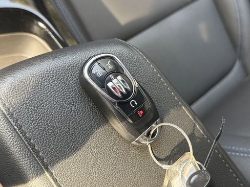 Used 2025 Buick Envista Sport Touring image 22