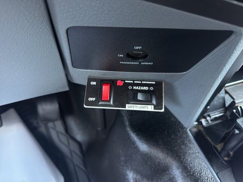 Used 2016 Ford F550 2WD Regular Cab Super Duty image 16