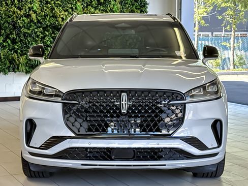 Certified 2025 Lincoln Aviator Reserve w/ Equipment Group 201A AWD/4WD image 9