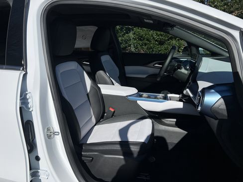 New 2026 Chevrolet Equinox EV LT image 33