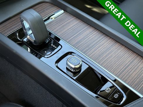 Used 2022 Volvo XC60 B5 Momentum w/ Protection Package Premier image 20