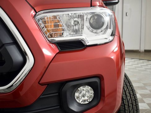 Used 2022 Toyota Tacoma SR5 image 2