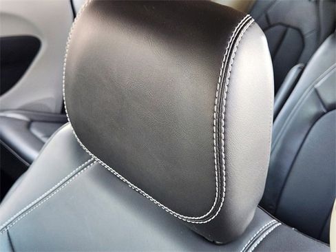 Used 2024 Chrysler Pacifica Touring-L image 14