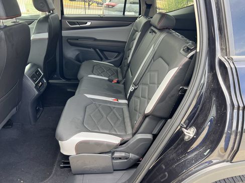 Used 2025 Volkswagen Atlas Peak Edition SE AWD/4WD image 11