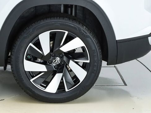 New 2026 Volkswagen Atlas Cross Sport SE image 6