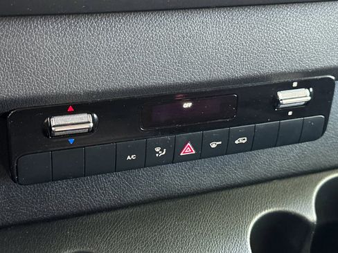 Used 2022 Mercedes-Benz Sprinter 2500 image 23