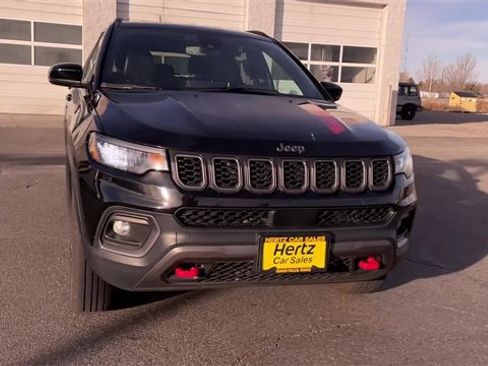 Used 2024 Jeep Compass Trailhawk image 4