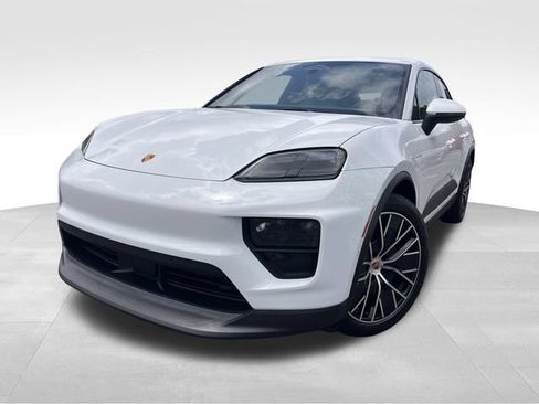 Used 2025 Porsche Macan Electric w/ Premium Package RWD image 9