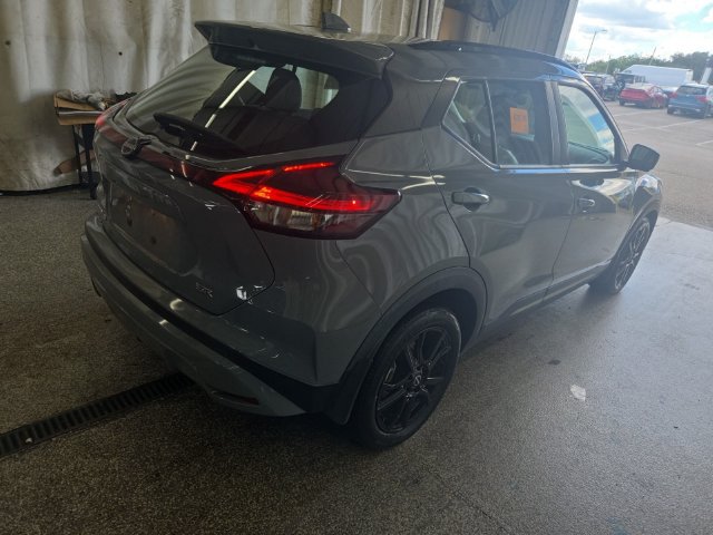 Used 2022 Nissan Kicks SR w/ Premium Package FWD image 2
