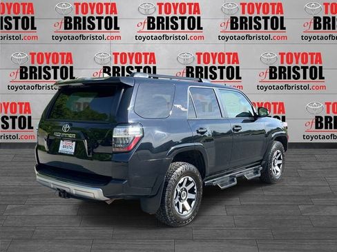 Used 2022 Toyota 4Runner TRD Off-Road AWD/4WD image 3