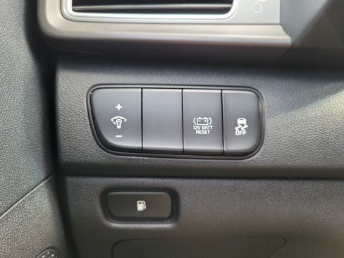Used 2018 Kia Niro LX FWD image 24