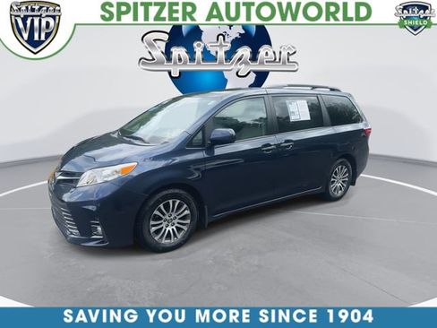 Used 2018 Toyota Sienna XLE w/ Carpet Mat Package FWD image 4
