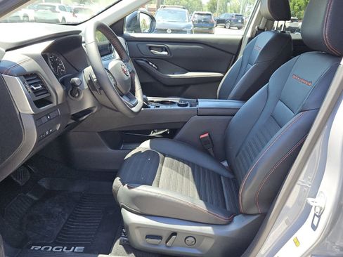 Used 2026 Nissan Rogue SV AWD/4WD image 3