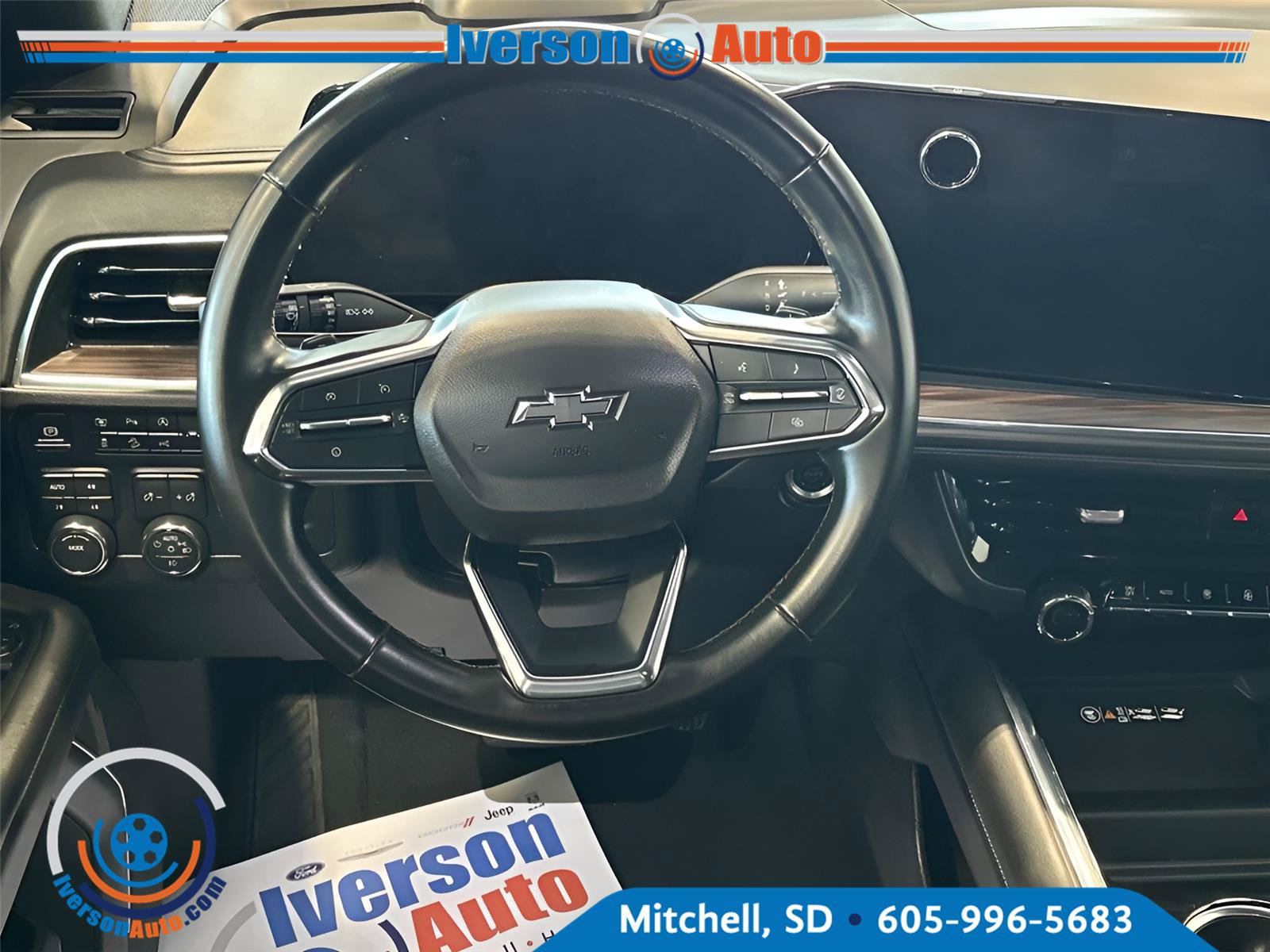 Used 2025 Chevrolet Suburban Z71 AWD/4WD image 28