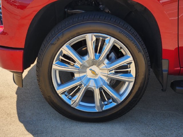 Used 2025 Chevrolet Silverado 1500 High Country w/ High Country Premium Package AWD/4WD image 16