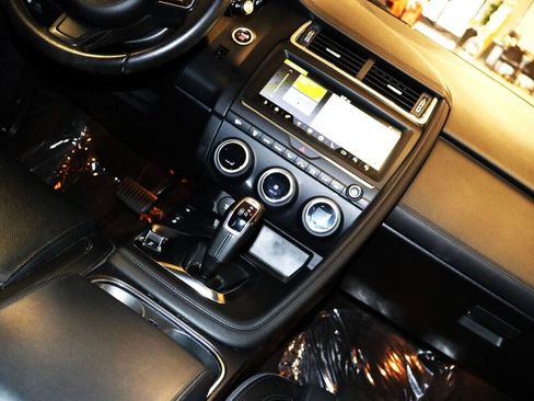 Used 2020 Jaguar E-PACE SE image 23