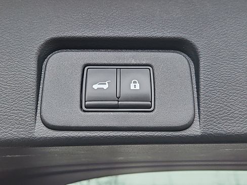 Used 2022 Nissan Rogue SV w/ SV Premium Package image 14