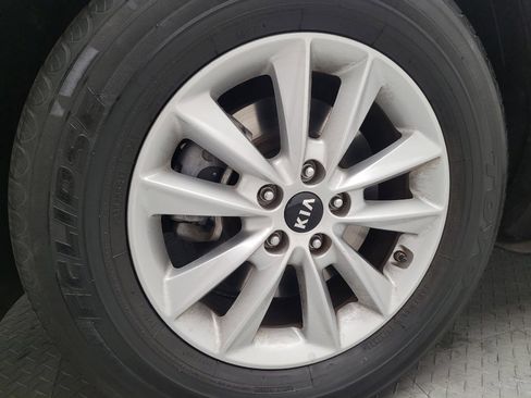 Used 2020 Kia Sorento LX FWD image 31