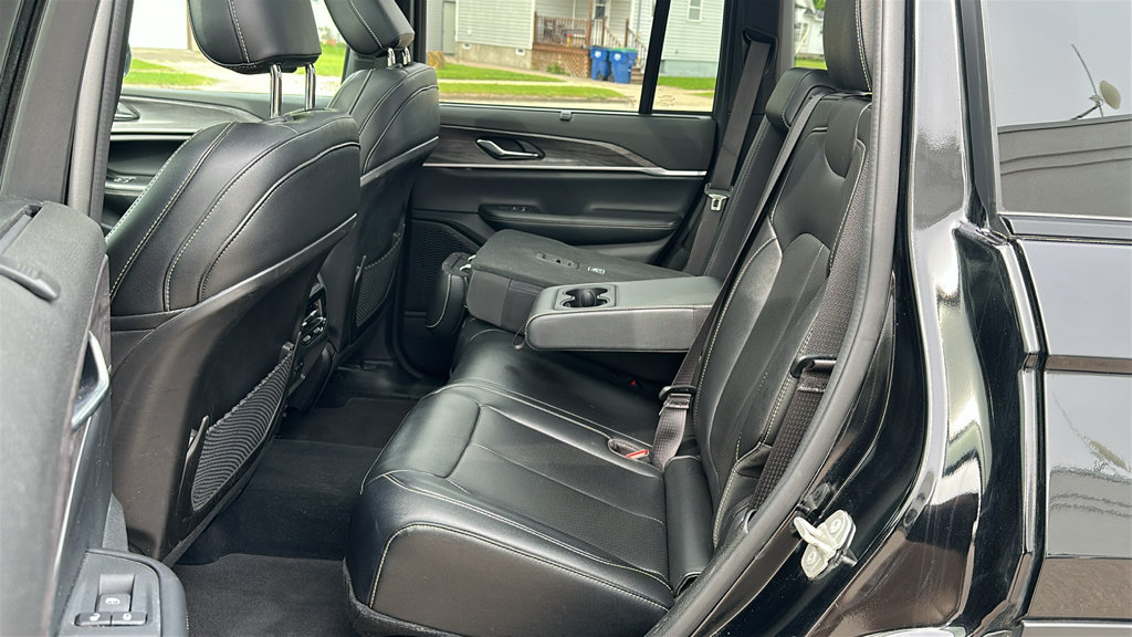 Used 2024 Jeep Grand Cherokee Limited w/ Luxury Tech Group II AWD/4WD image 27