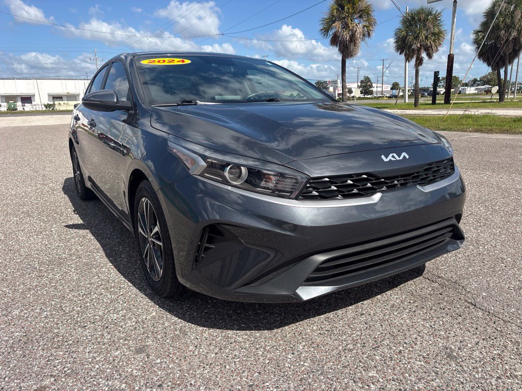 Used 2024 Kia Forte LXS w/ LXS Technology Package FWD image 1