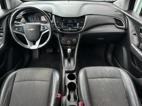 Used 2019 Chevrolet Trax LT w/ LT Convenience Package FWD image 12
