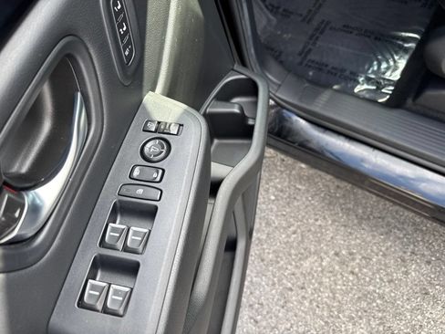 Used 2025 Honda Pilot TrailSport image 11